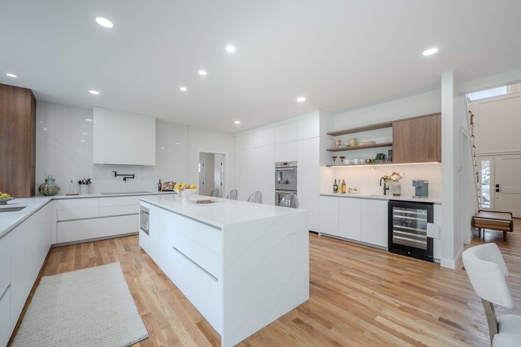 Newton, Massachusetts, 02466, United States, 5 Bedrooms Bedrooms, ,5 BathroomsBathrooms,Residential,Active,1884884