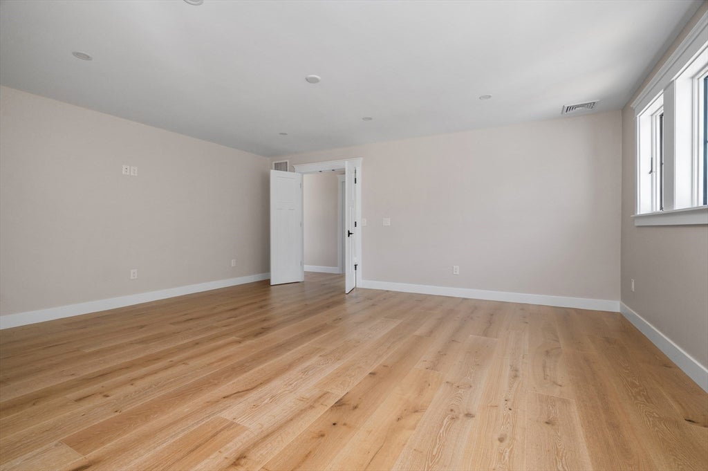 Lincoln, Rhode Island, 02865, United States, ,3 BathroomsBathrooms,Residential,Active,1843459