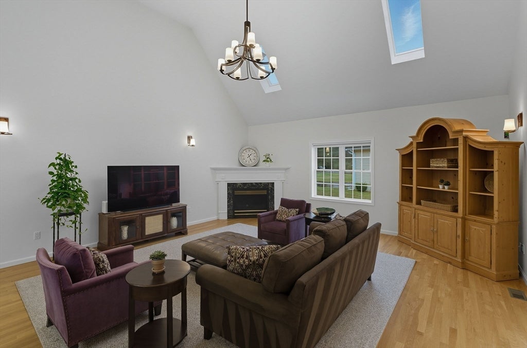 Westford, Massachusetts, 01886, United States, 4 Bedrooms Bedrooms, ,4 BathroomsBathrooms,Residential,Active,1971779