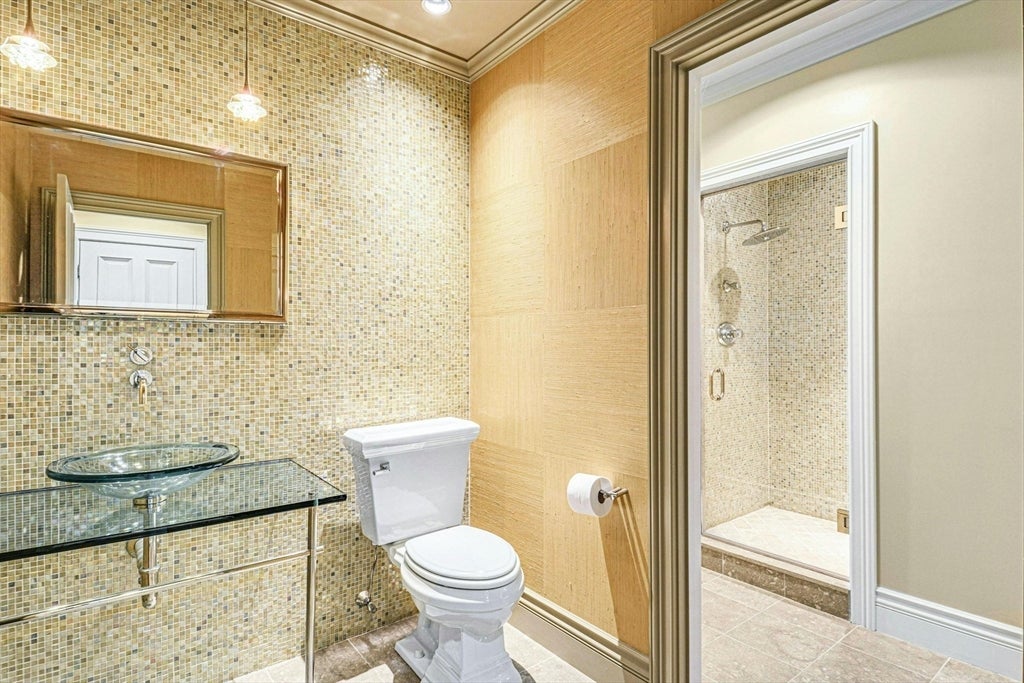 Hopkinton, Massachusetts, 01748, United States, 5 Bedrooms Bedrooms, ,8 BathroomsBathrooms,Residential,Active,1953005