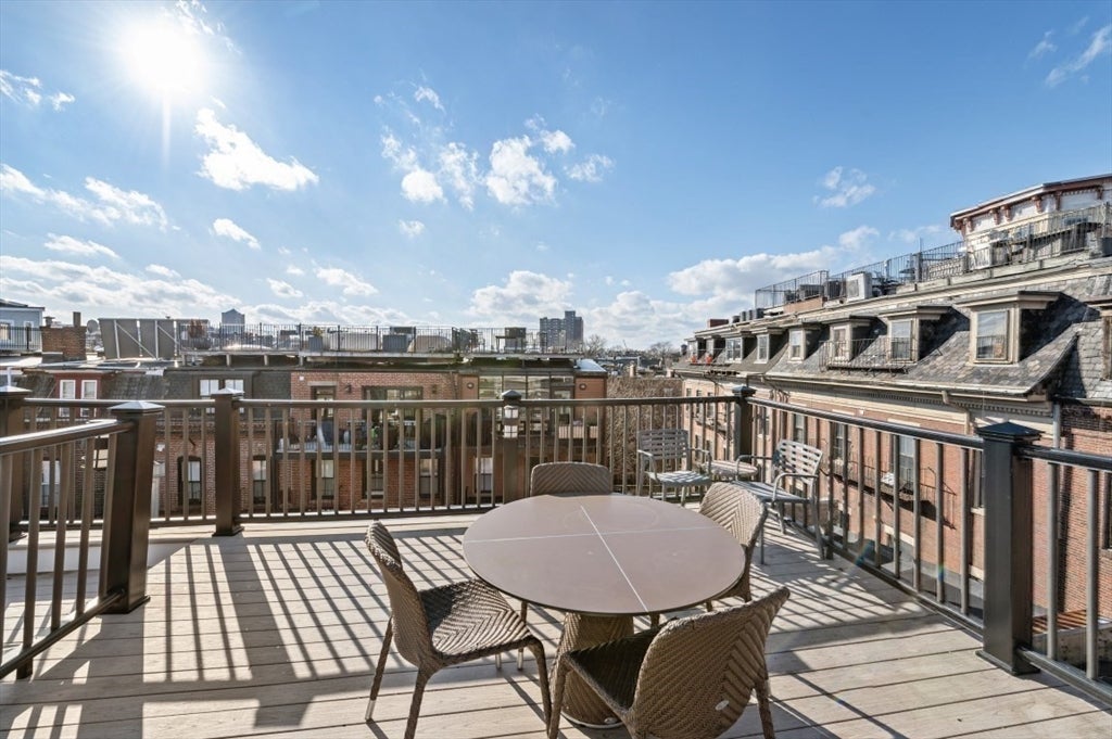 Boston, Massachusetts, 02118, United States, 3 Bedrooms Bedrooms, ,3 BathroomsBathrooms,Residential,Active,2010917