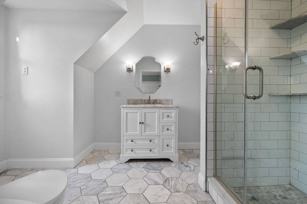 Shrewsbury, Massachusetts, 01545, United States, 6 Bedrooms Bedrooms, ,5 BathroomsBathrooms,Residential,Active,1904160