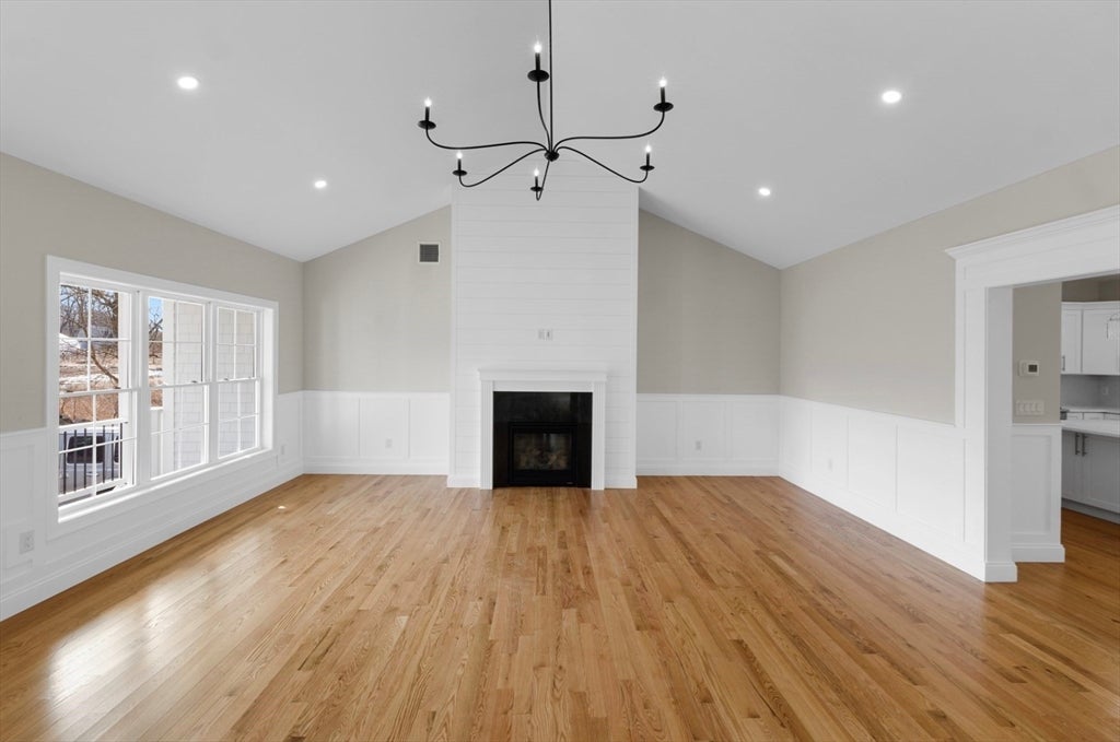 Dartmouth, Massachusetts, 02748, United States, 5 Bedrooms Bedrooms, ,4 BathroomsBathrooms,Residential,Active,1997881