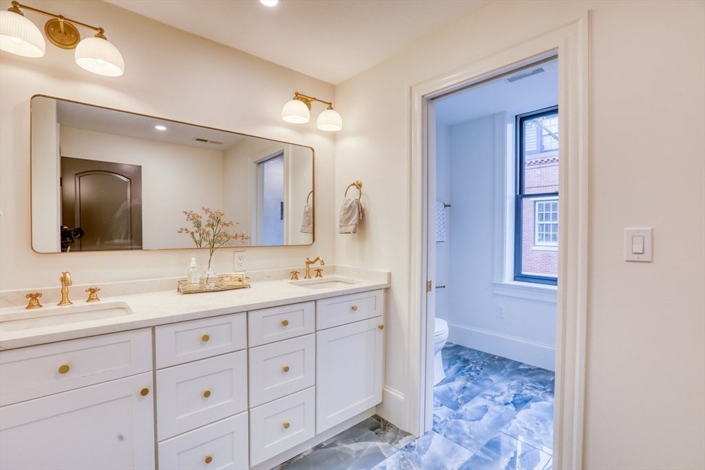 Boston, Massachusetts, 02129, United States, 4 Bedrooms Bedrooms, ,4 BathroomsBathrooms,Residential,Active,2043810