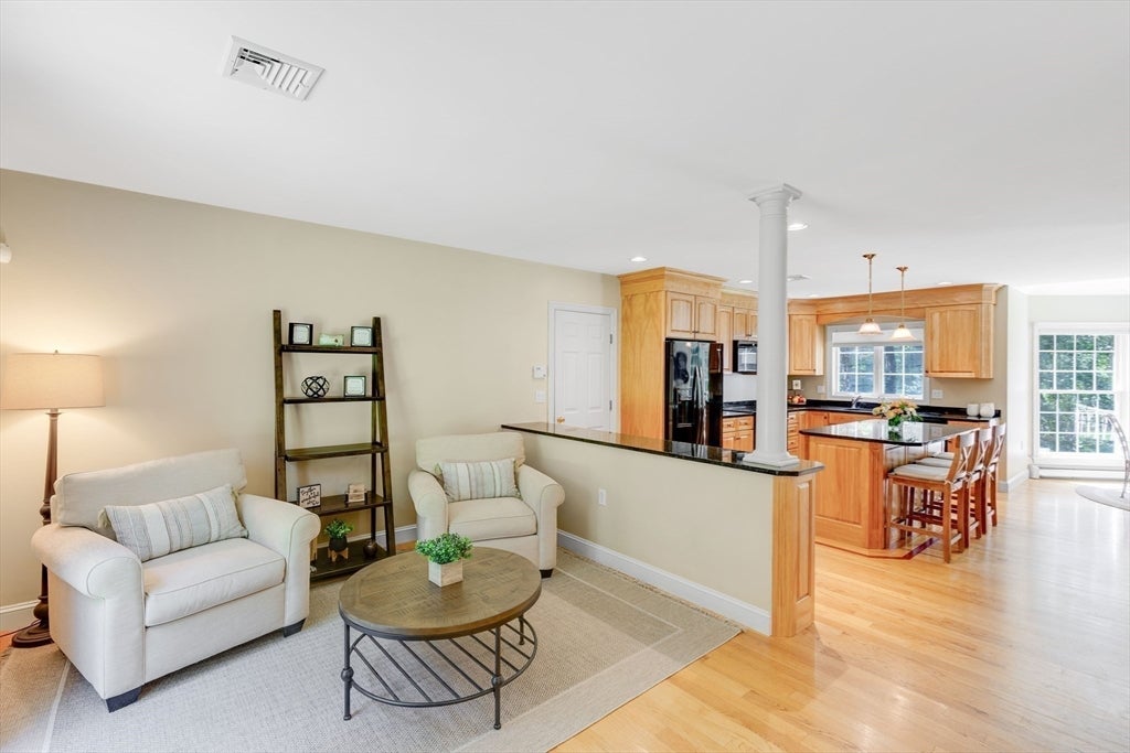 Ipswich, Massachusetts, 01938, United States, 4 Bedrooms Bedrooms, ,3 BathroomsBathrooms,Residential,Active,1922346