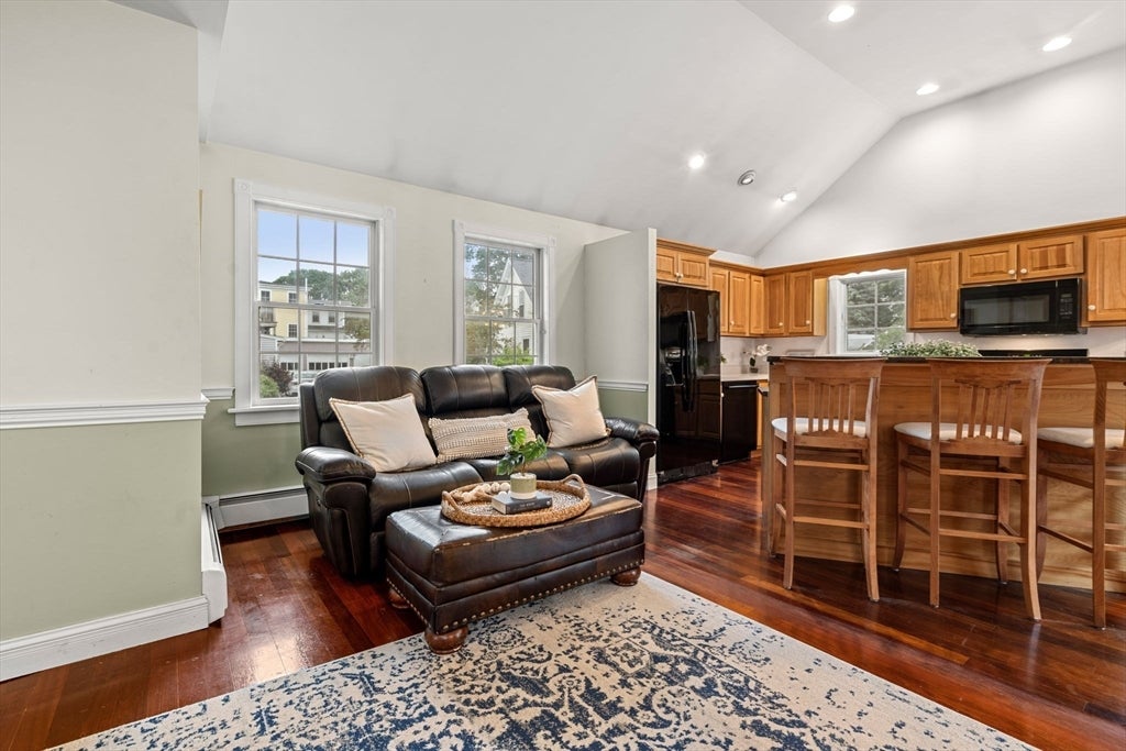 Newburyport, Massachusetts, 01950, United States, 3 Bedrooms Bedrooms, ,2 BathroomsBathrooms,Residential,Active,1922344