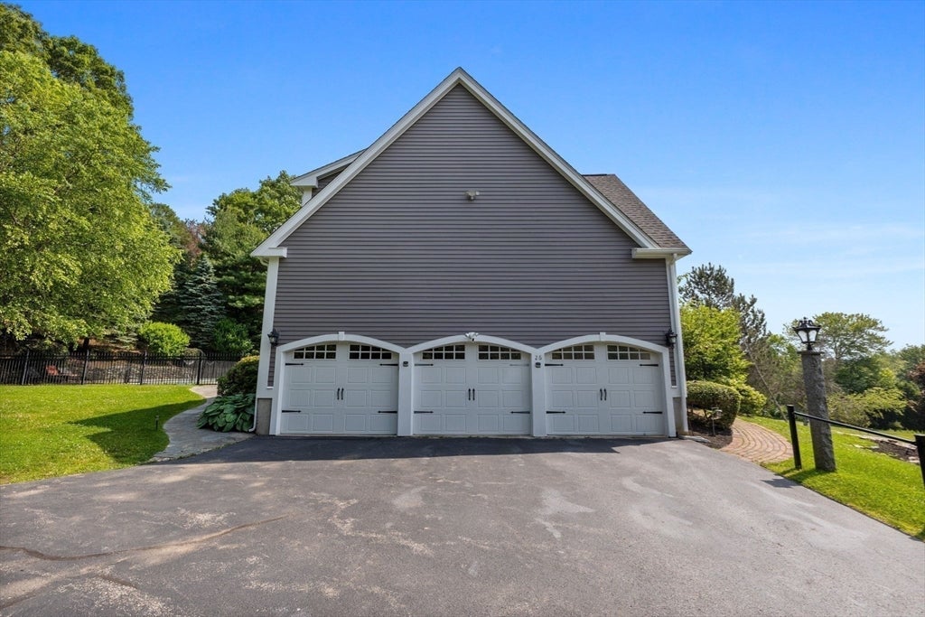 Shrewsbury, Massachusetts, 01545, United States, 6 Bedrooms Bedrooms, ,5 BathroomsBathrooms,Residential,Active,1904160