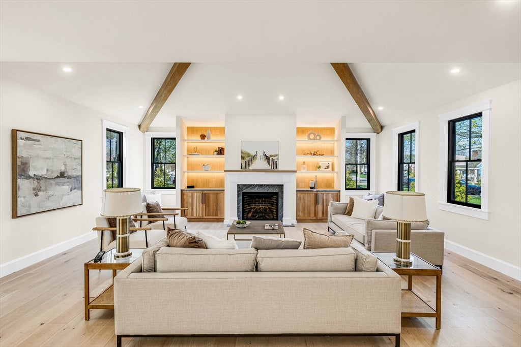 Newburyport, Massachusetts, 01950, United States, 4 Bedrooms Bedrooms, ,6 BathroomsBathrooms,Residential,Active,2043835