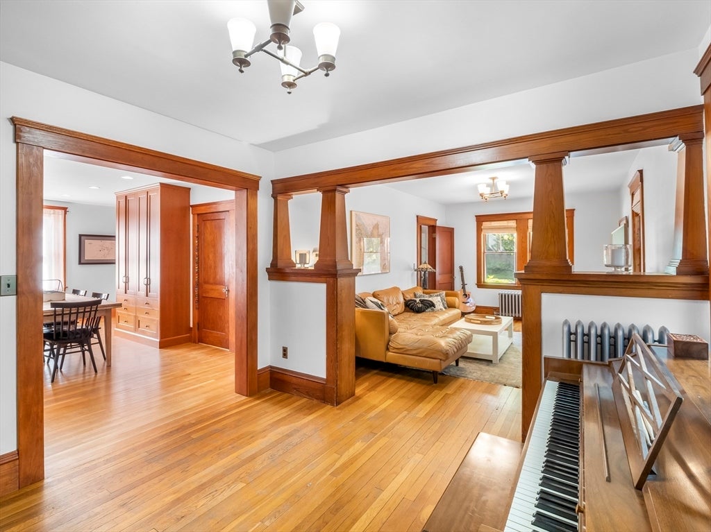 Newburyport, Massachusetts, 01950, United States, 5 Bedrooms Bedrooms, ,2 BathroomsBathrooms,Residential,Active,1986902