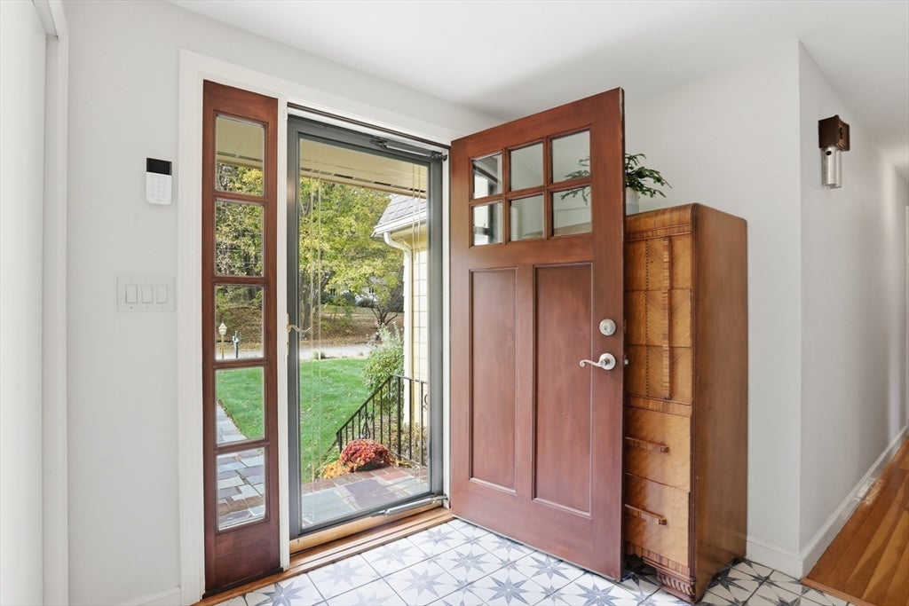 Lexington, Massachusetts, 02420, United States, 5 Bedrooms Bedrooms, ,4 BathroomsBathrooms,Residential,Active,1973324