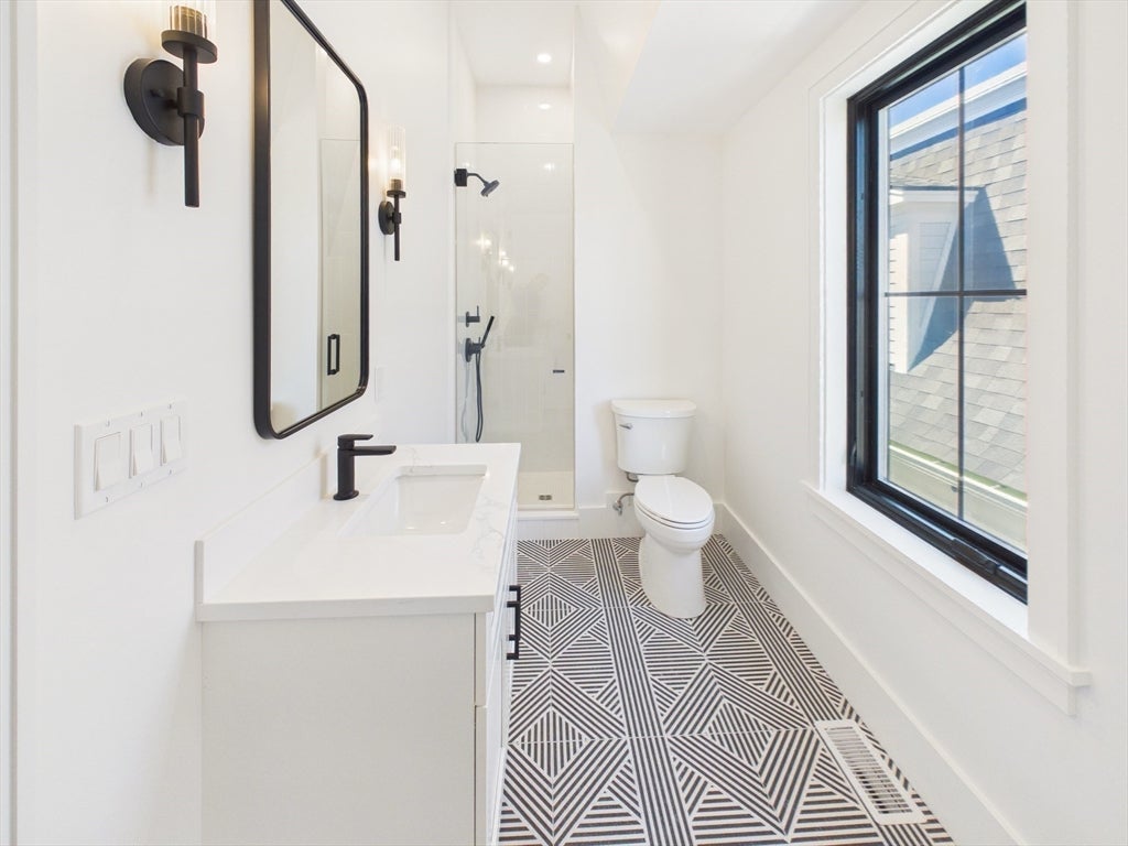 Boston, Massachusetts, 02127, United States, 4 Bedrooms Bedrooms, ,4 BathroomsBathrooms,Residential,Active,2043287