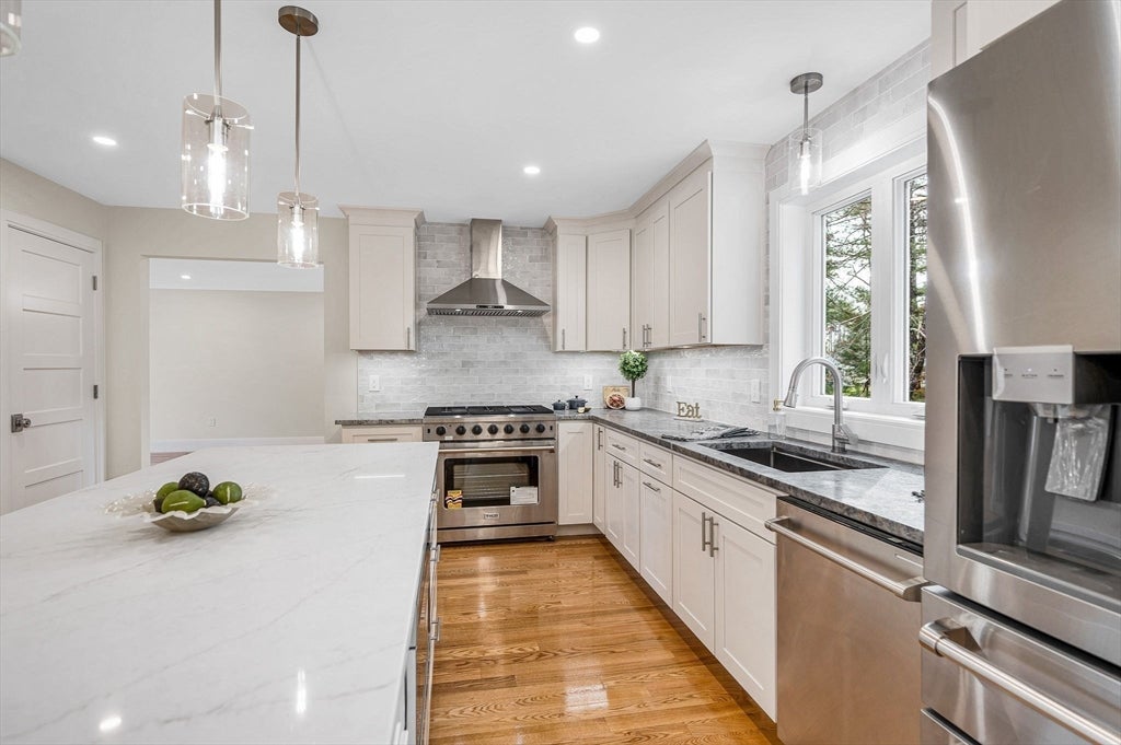 Wilmington, Massachusetts, 01887, United States, 4 Bedrooms Bedrooms, ,3 BathroomsBathrooms,Residential,Active,2043113