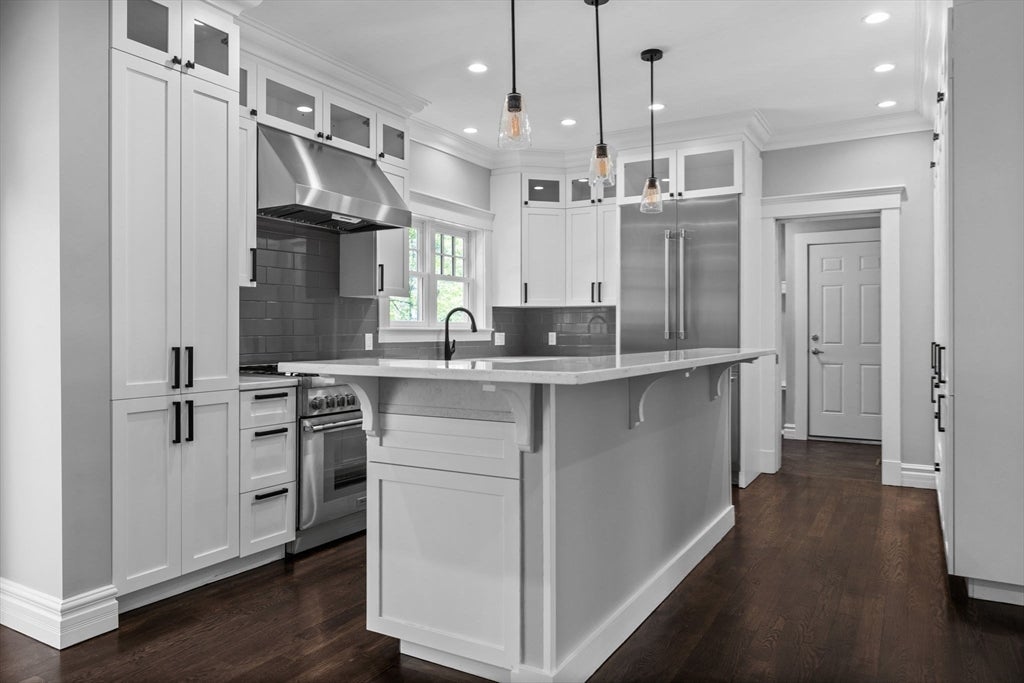 Newton, Massachusetts, 02460, United States, 5 Bedrooms Bedrooms, ,4 BathroomsBathrooms,Residential,Active,1934756