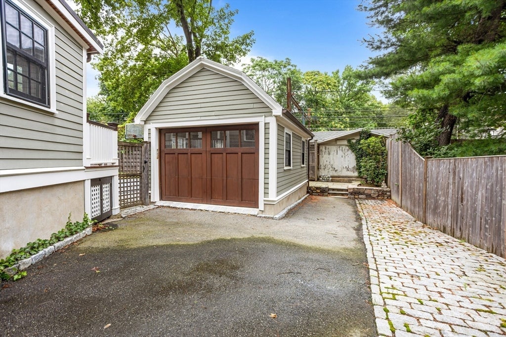 Brookline, Massachusetts, 02445, United States, 5 Bedrooms Bedrooms, ,4 BathroomsBathrooms,Residential,Active,1905060