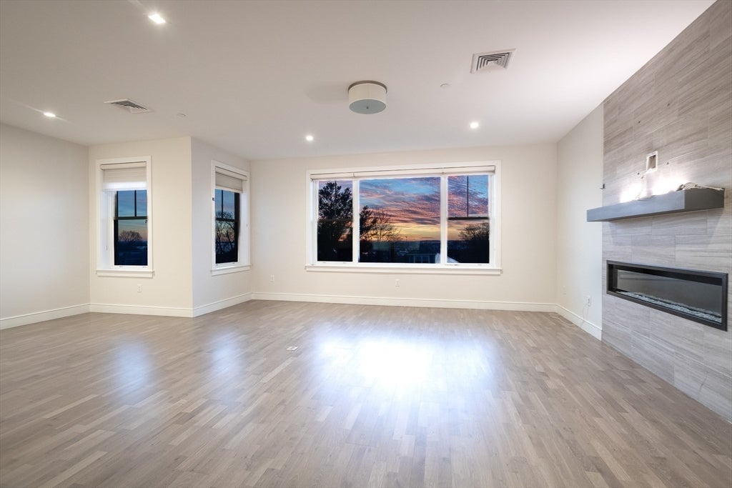 Swampscott, Massachusetts, 01907, United States, 3 Bedrooms Bedrooms, ,2 BathroomsBathrooms,Residential,Active,2007069