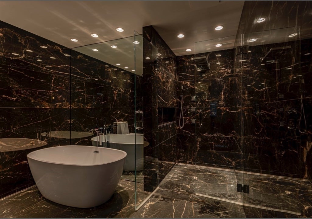 Easton, Massachusetts, 02375, United States, 4 Bedrooms Bedrooms, ,5 BathroomsBathrooms,Residential,Active,1973645