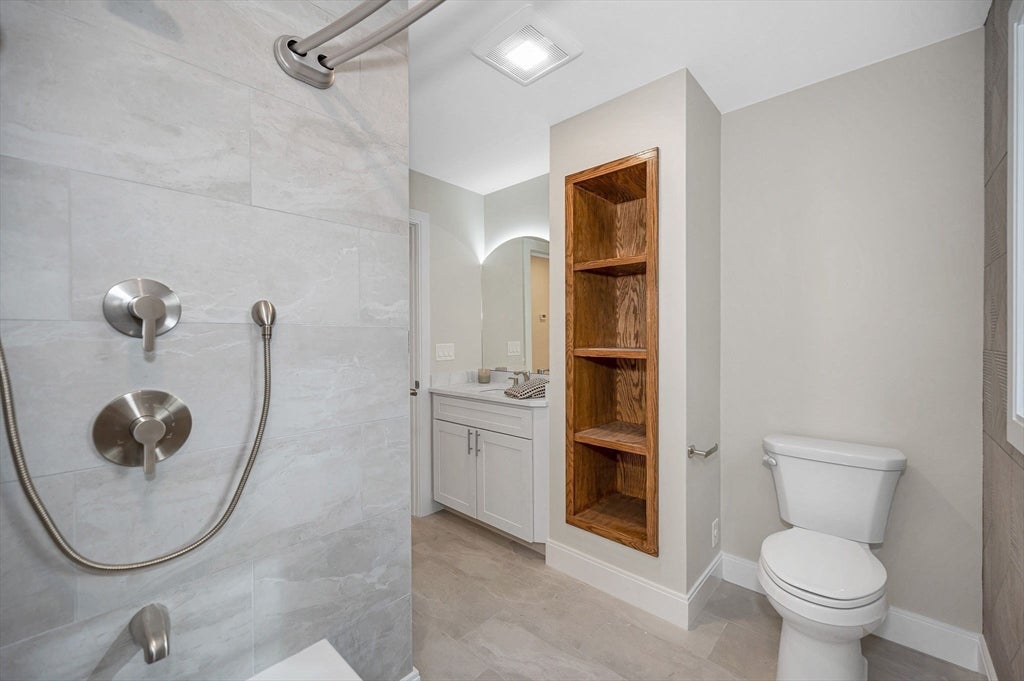 Wilmington, Massachusetts, 01887, United States, 4 Bedrooms Bedrooms, ,3 BathroomsBathrooms,Residential,Active,2043113