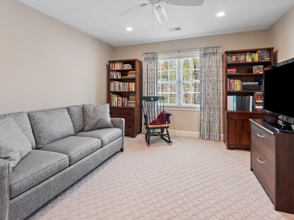 Shrewsbury, Massachusetts, 01545, United States, 5 Bedrooms Bedrooms, ,5 BathroomsBathrooms,Residential,Active,1995271