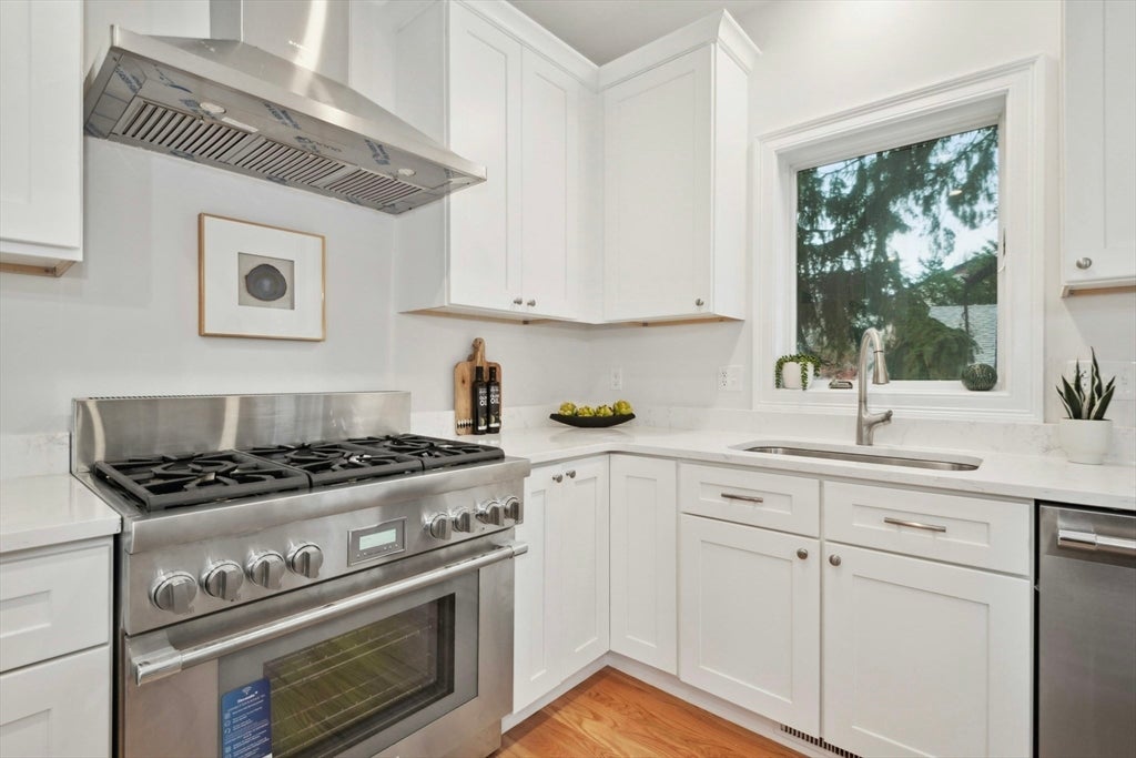 Cambridge, Massachusetts, 02138, United States, 4 Bedrooms Bedrooms, ,4 BathroomsBathrooms,Residential,Active,1905089