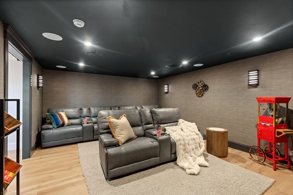 Harwich, Massachusetts, 02645, United States, 7 Bedrooms Bedrooms, ,7 BathroomsBathrooms,Residential,Active,2011866