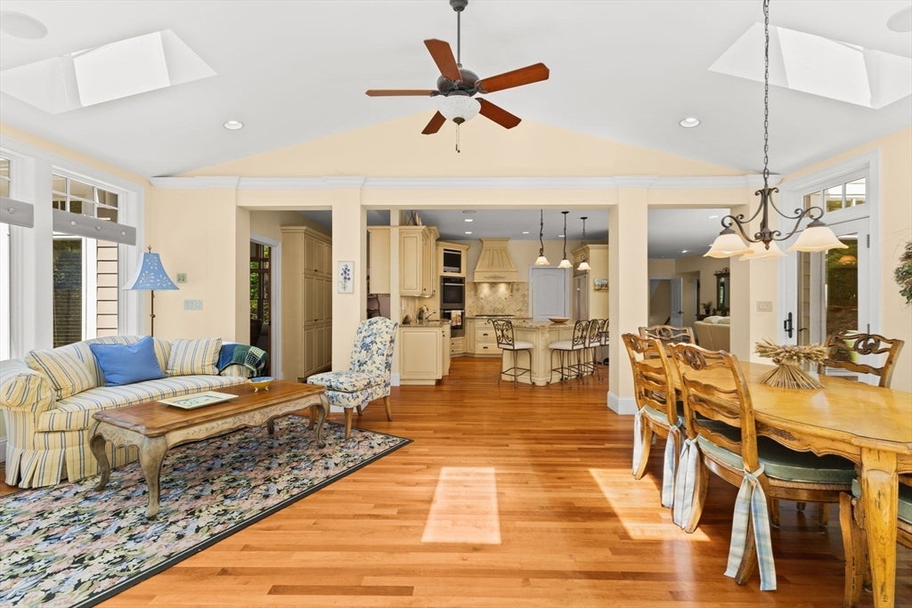 Lakeville, Massachusetts, 02347, United States, 5 Bedrooms Bedrooms, ,5 BathroomsBathrooms,Residential,Active,1867904