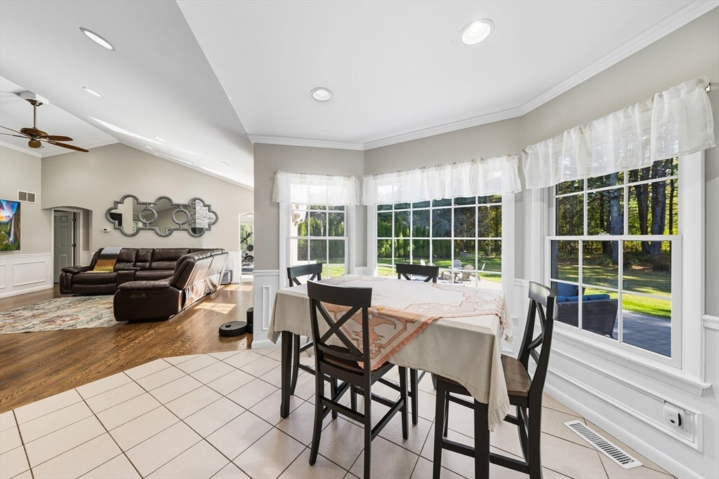 Smithfield, Rhode Island, 02917, United States, 3 Bedrooms Bedrooms, ,2 BathroomsBathrooms,Residential,Active,1963267