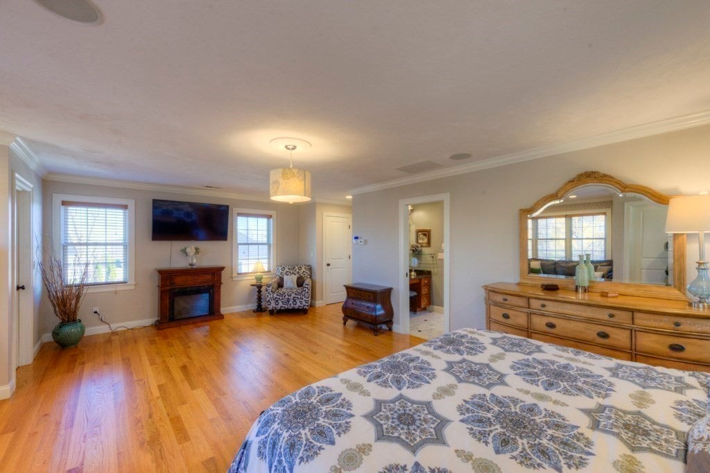 Shrewsbury, Massachusetts, 01545, United States, 5 Bedrooms Bedrooms, ,5 BathroomsBathrooms,Residential,Active,1964258