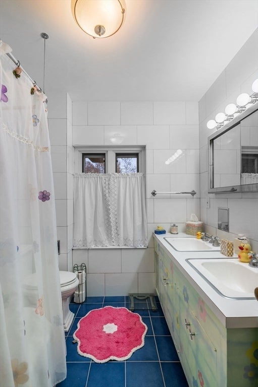 Swampscott, Massachusetts, 01907, United States, 6 Bedrooms Bedrooms, ,4 BathroomsBathrooms,Residential,Active,2007274