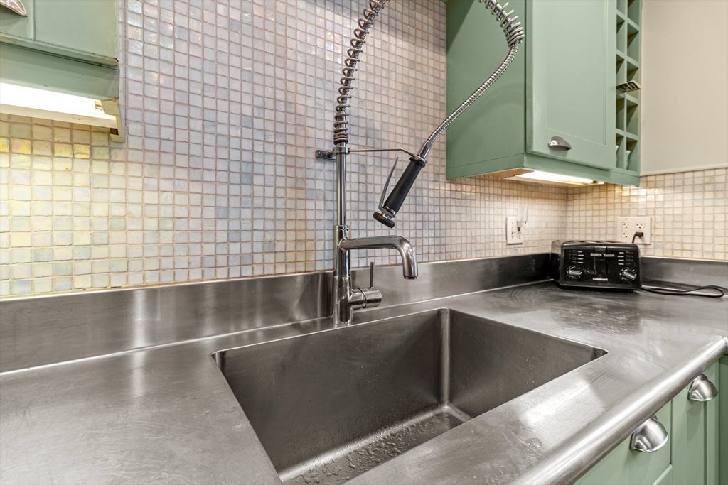 Brookline, Massachusetts, 02445, United States, 5 Bedrooms Bedrooms, ,4 BathroomsBathrooms,Residential,Active,1905060