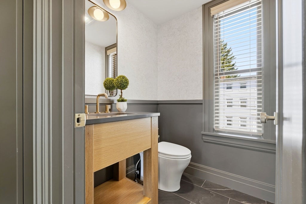 Newburyport, Massachusetts, 01950, United States, 3 Bedrooms Bedrooms, ,3 BathroomsBathrooms,Residential,Active,2045757