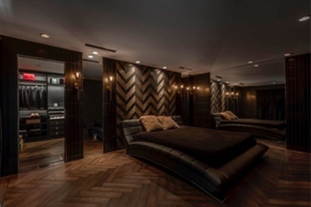 Easton, Massachusetts, 02375, United States, 4 Bedrooms Bedrooms, ,5 BathroomsBathrooms,Residential,Active,1973645