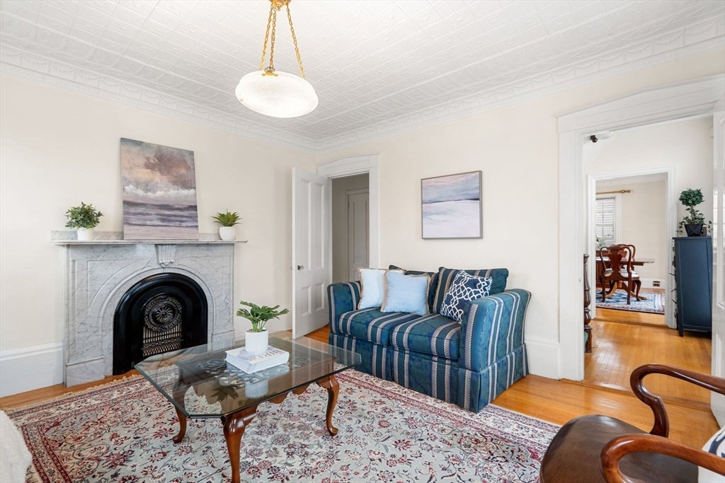 Newburyport, Massachusetts, 01950, United States, 3 Bedrooms Bedrooms, ,2 BathroomsBathrooms,Residential,Active,1922344
