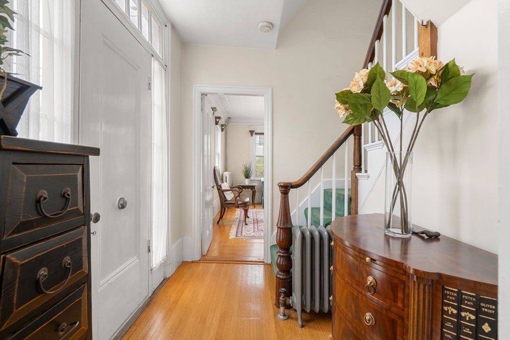 Newburyport, Massachusetts, 01950, United States, 3 Bedrooms Bedrooms, ,2 BathroomsBathrooms,Residential,Active,1922344