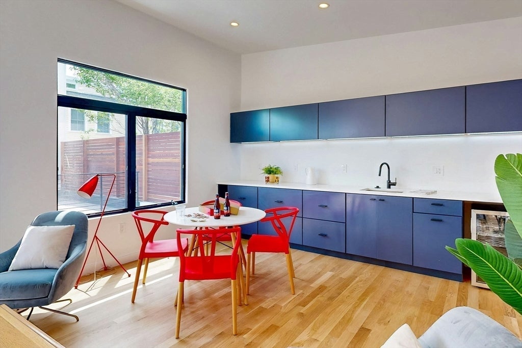 Cambridge, Massachusetts, 02141, United States, 4 Bedrooms Bedrooms, ,5 BathroomsBathrooms,Residential,Active,1945450