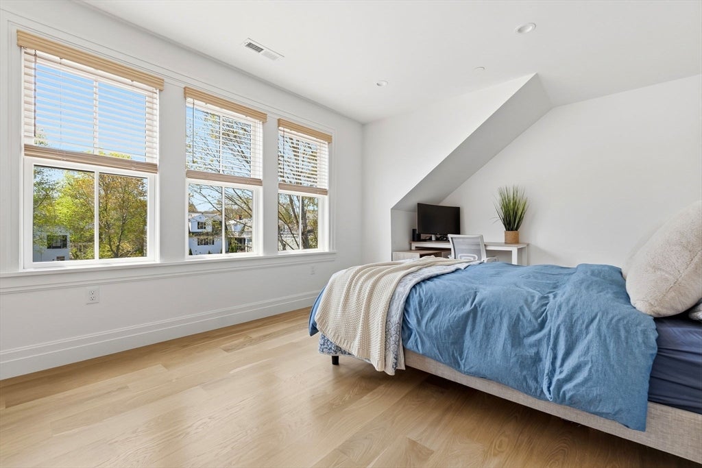 Newburyport, Massachusetts, 01950, United States, 3 Bedrooms Bedrooms, ,3 BathroomsBathrooms,Residential,Active,2045757