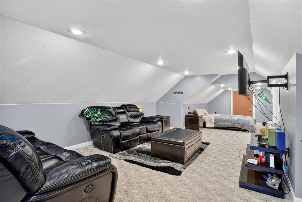 Danvers, Massachusetts, 01923, United States, 4 Bedrooms Bedrooms, ,4 BathroomsBathrooms,Residential,Active,1992274