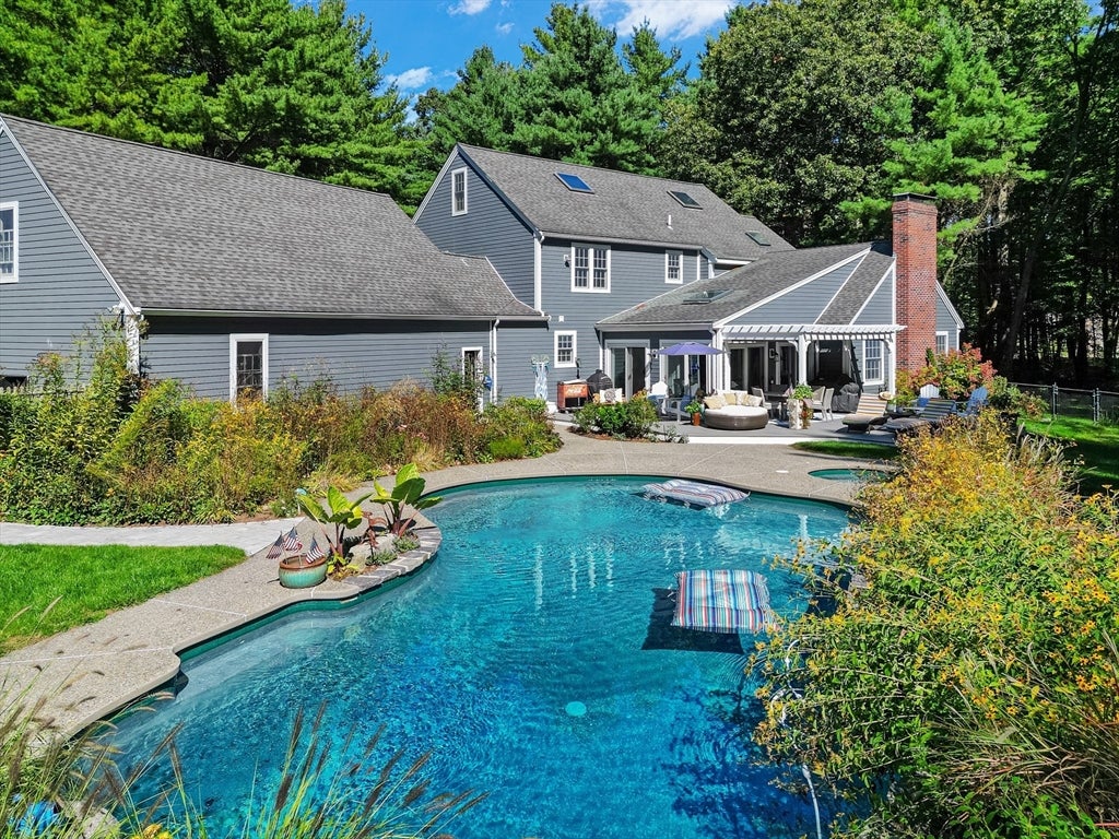 Norwell, Massachusetts, 02061, United States, 4 Bedrooms Bedrooms, ,4 BathroomsBathrooms,Residential,Active,1952760