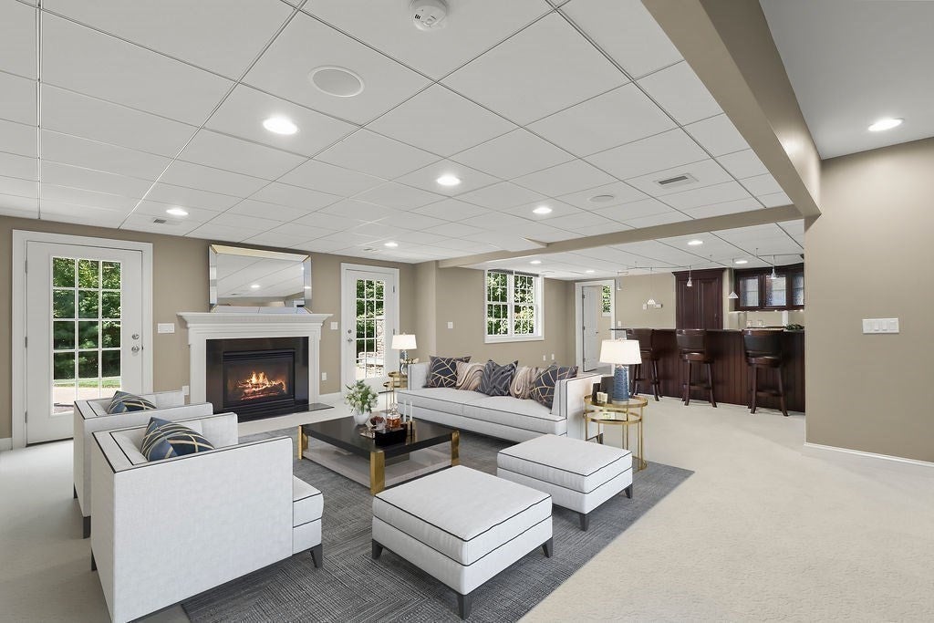 North Attleboro, Massachusetts, 02760, United States, 5 Bedrooms Bedrooms, ,6 BathroomsBathrooms,Residential,Active,1934825