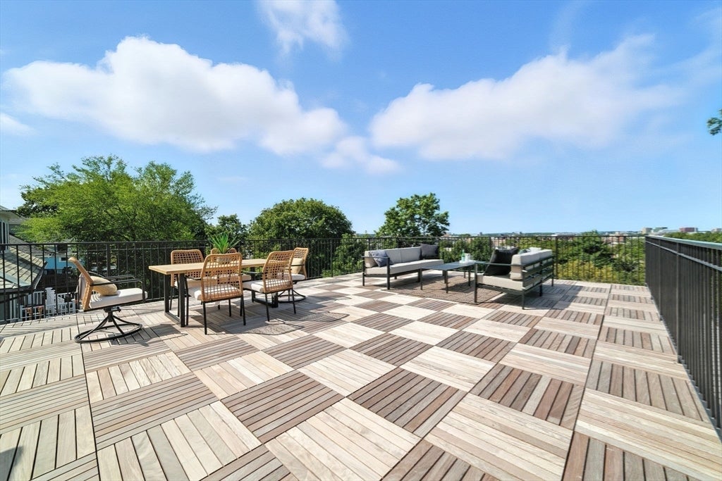 Brookline, Massachusetts, 02446, United States, 4 Bedrooms Bedrooms, ,4 BathroomsBathrooms,Residential,Active,1806604