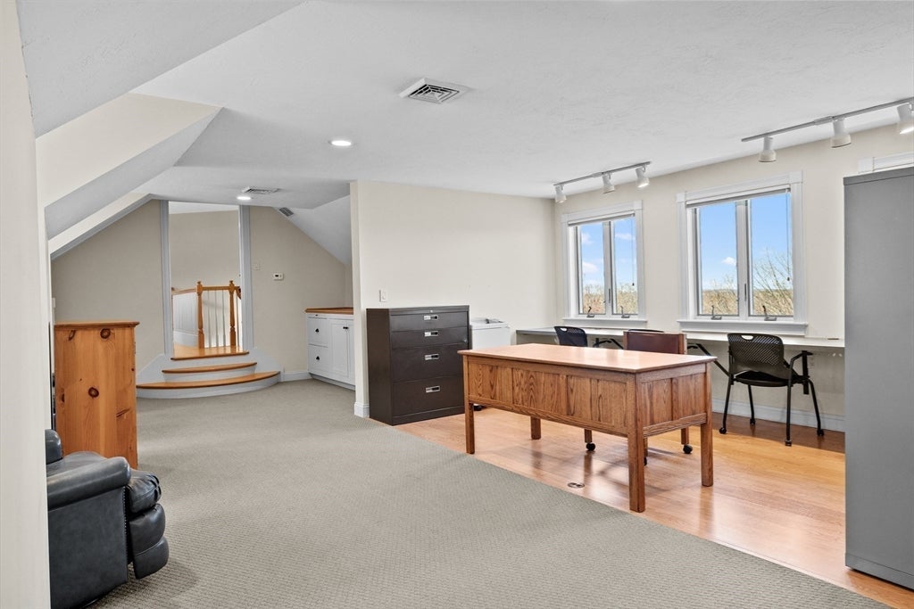 Pittsfield, New Hampshire, 03263, United States, 4 Bedrooms Bedrooms, ,5 BathroomsBathrooms,Residential,Active,1860238