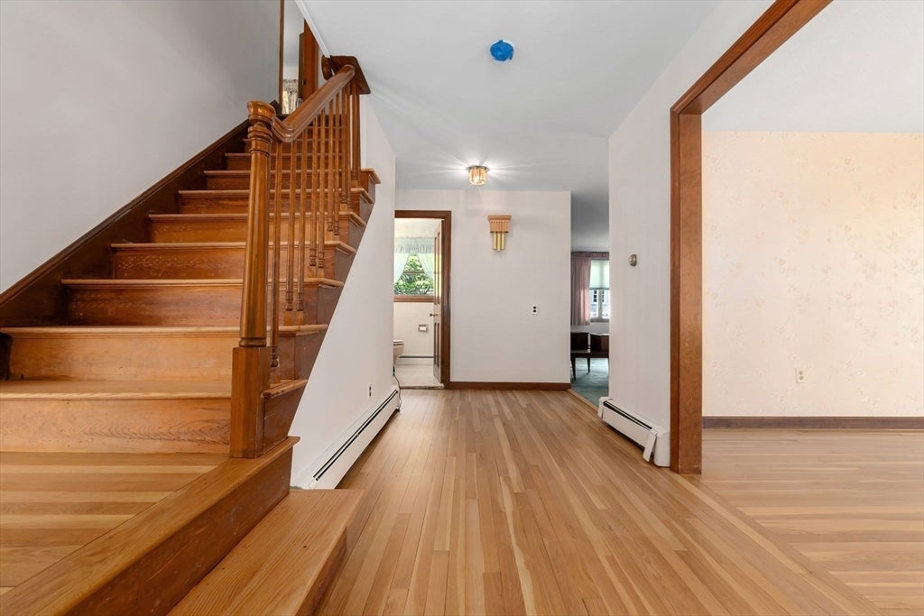 Gloucester, Massachusetts, 01930, United States, 3 Bedrooms Bedrooms, ,3 BathroomsBathrooms,Residential,Active,1849486