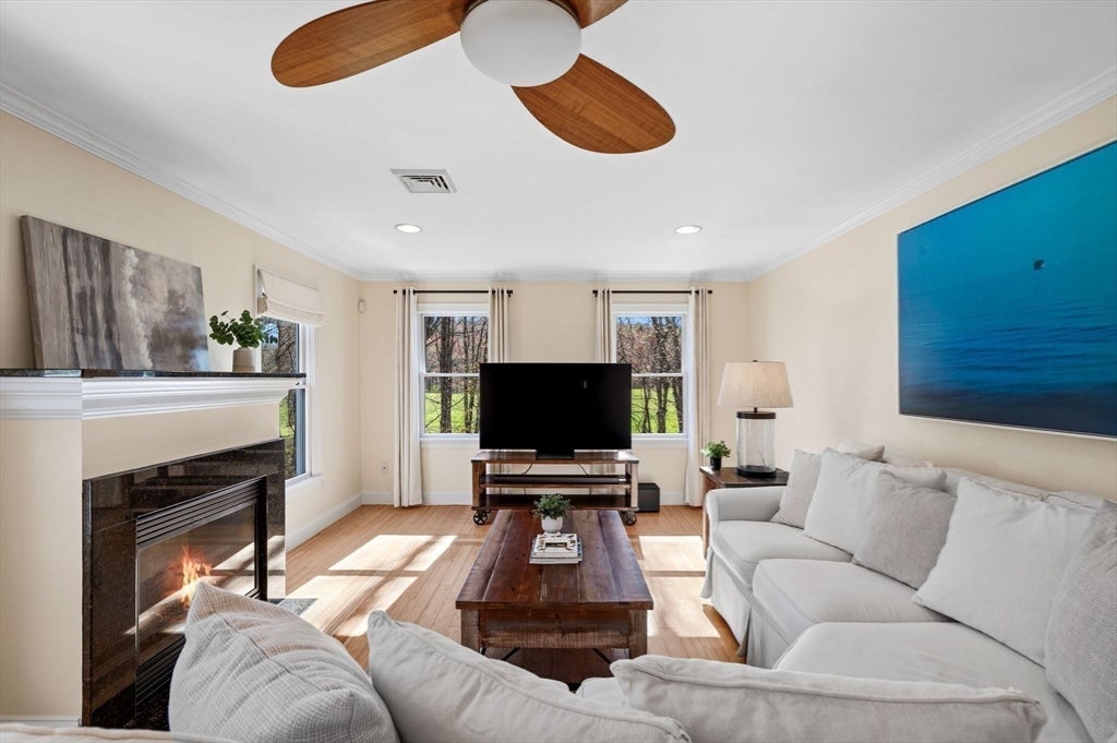 West Newbury, Massachusetts, 01985, United States, 4 Bedrooms Bedrooms, ,4 BathroomsBathrooms,Residential,Active,2044161