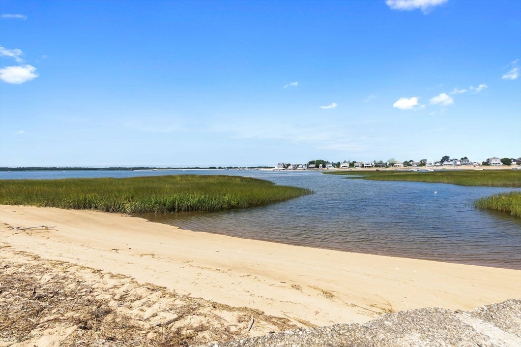 Newburyport, Massachusetts, 01950, United States, 2 Bedrooms Bedrooms, ,1 BathroomBathrooms,Residential,Active,1920272