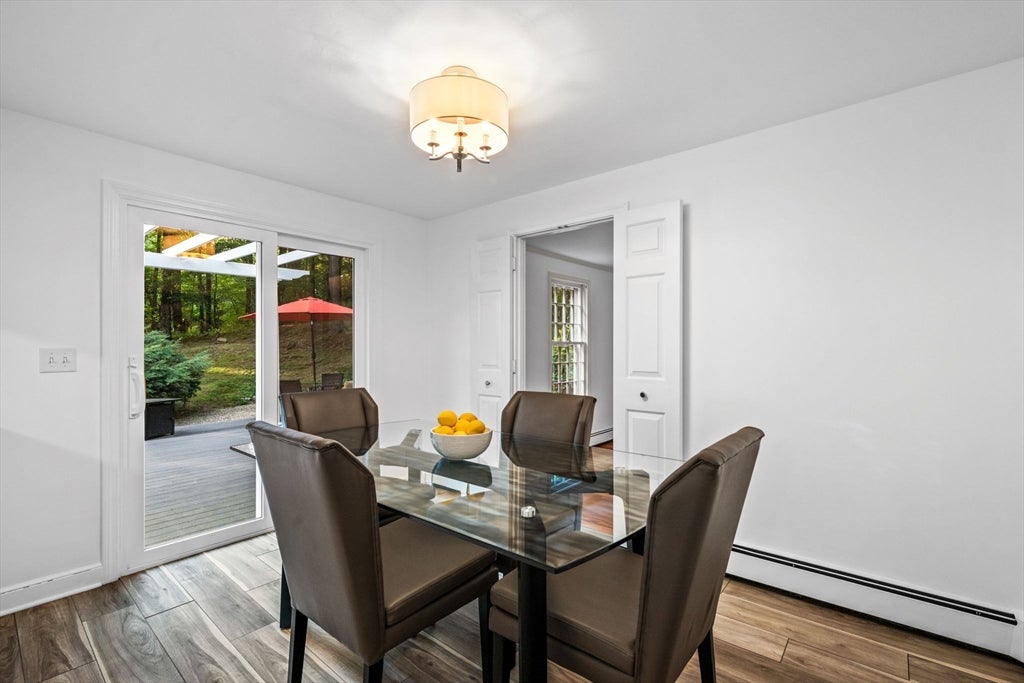 Boxford, Massachusetts, 01921, United States, 3 Bedrooms Bedrooms, ,4 BathroomsBathrooms,Residential,Active,1990670