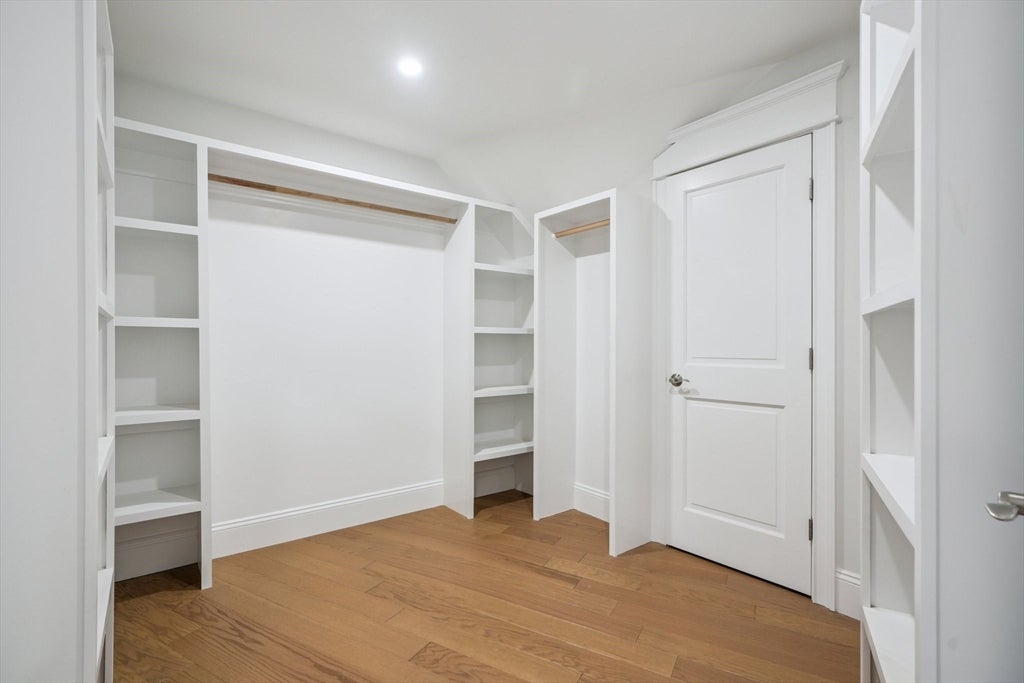 Hopkinton, Massachusetts, 01748, United States, 4 Bedrooms Bedrooms, ,6 BathroomsBathrooms,Residential,Active,2007177