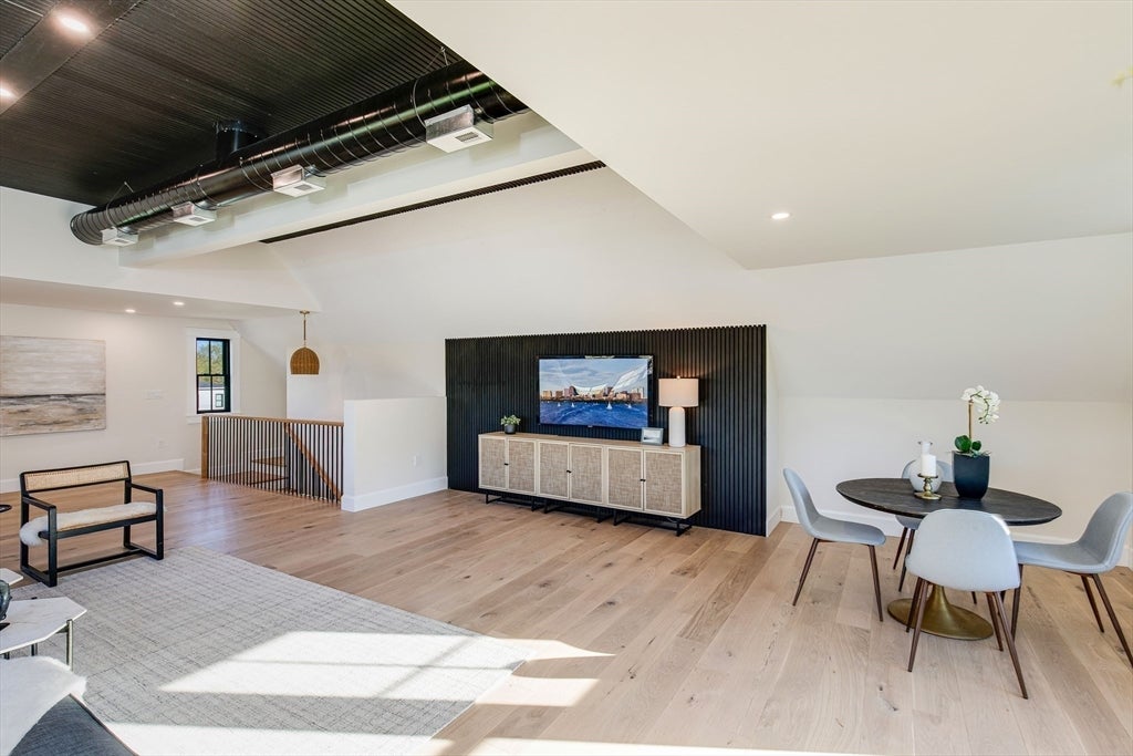 Newburyport, Massachusetts, 01950, United States, 4 Bedrooms Bedrooms, ,6 BathroomsBathrooms,Residential,Active,2043835