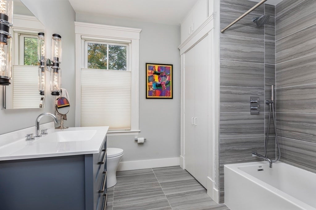 Marblehead, Massachusetts, 01945, United States, 5 Bedrooms Bedrooms, ,4 BathroomsBathrooms,Residential,Active,1993678