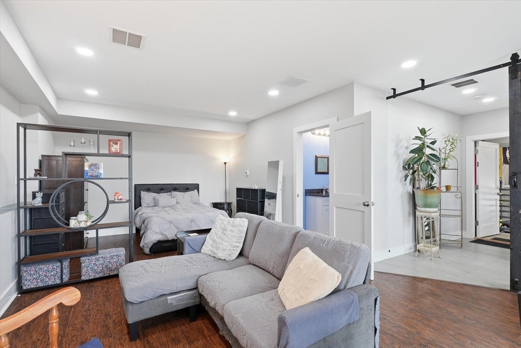 Lynn, Massachusetts, 01904, United States, 5 Bedrooms Bedrooms, ,3 BathroomsBathrooms,Residential,Active,2043805