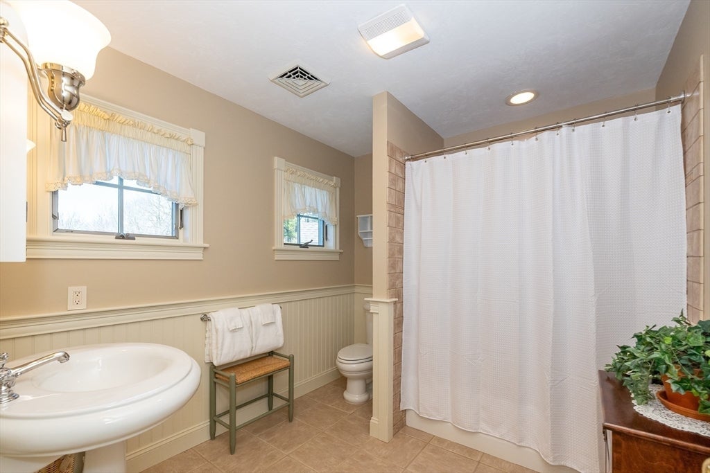 Pittsfield, New Hampshire, 03263, United States, 4 Bedrooms Bedrooms, ,5 BathroomsBathrooms,Residential,Active,1860238