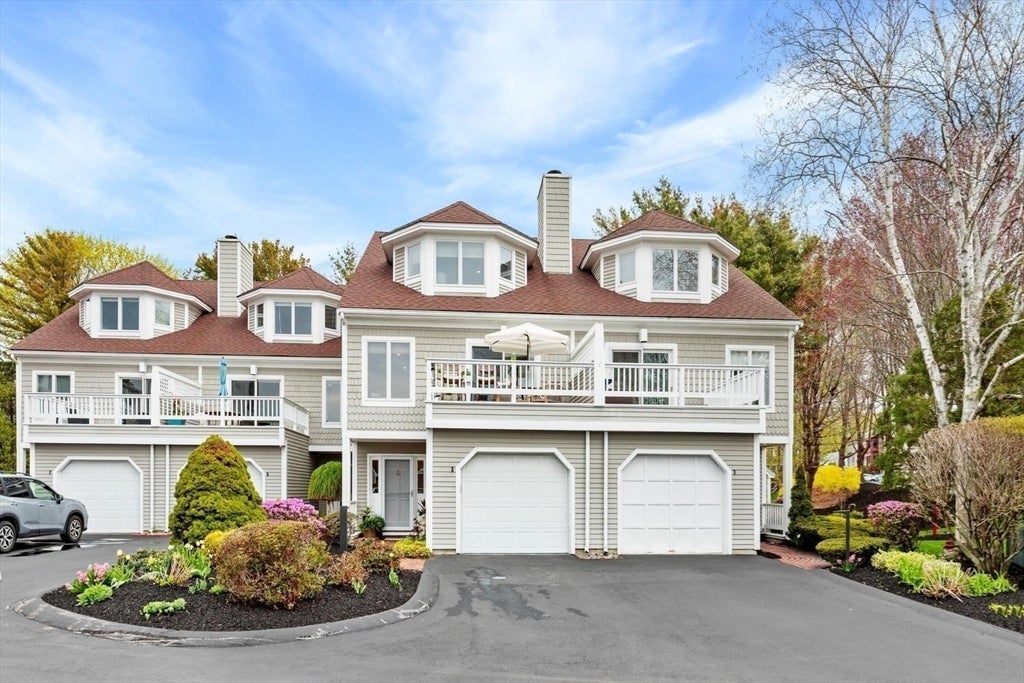 Gloucester, Massachusetts, 01930, United States, 2 Bedrooms Bedrooms, ,3 BathroomsBathrooms,Residential,Active,2043789
